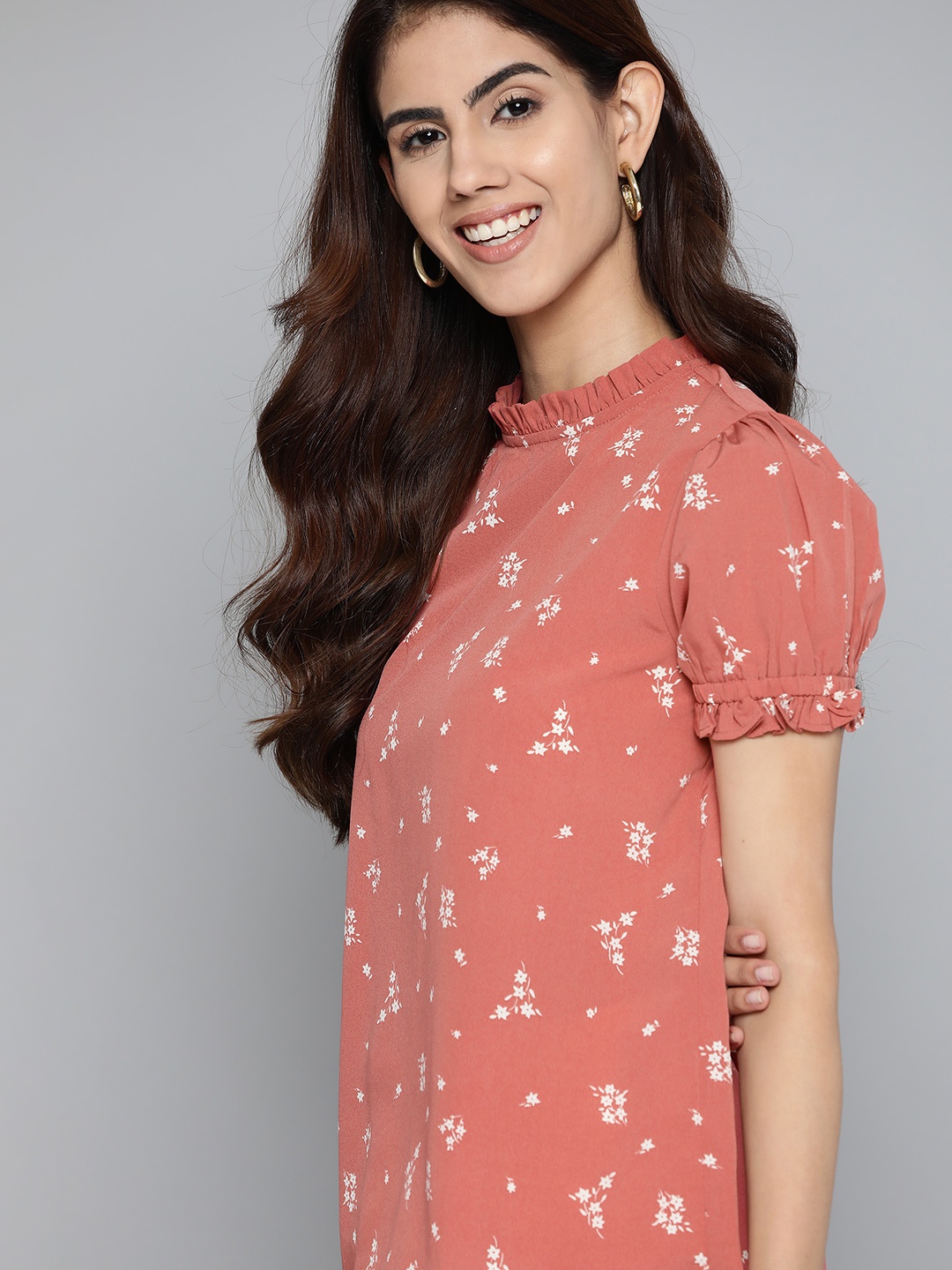 

Mast & Harbour Dusty Pink & White Floral Print Gathered Regular Top