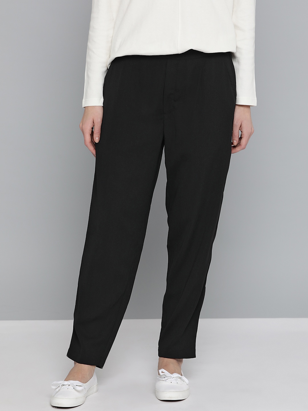 

Mast & Harbour Women Black Solid Pleated Trousers