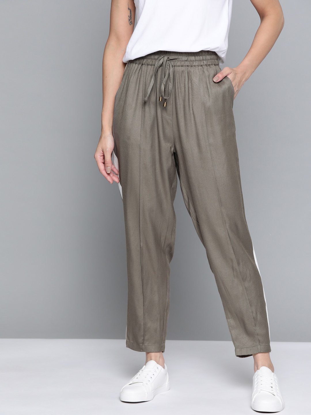 

Mast & Harbour Women Olive Green Solid Pleated Trousers