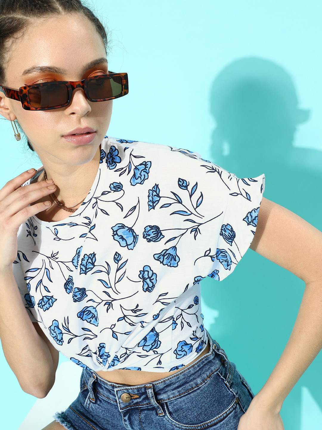 

Mast & Harbour Women Classic White Romantic Florals Tshirt