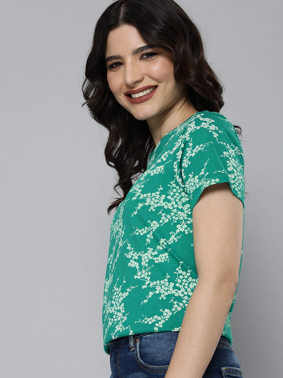 

Mast & Harbour Women Green & White Floral Printed T-shirt