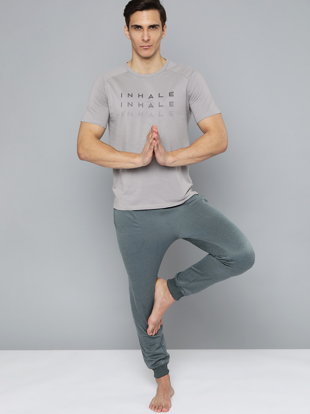 

HRX By Hrithik Roshan Yoga Men Wet Weather Rapid-Dry Typography Sustainable Tshirts, Grey