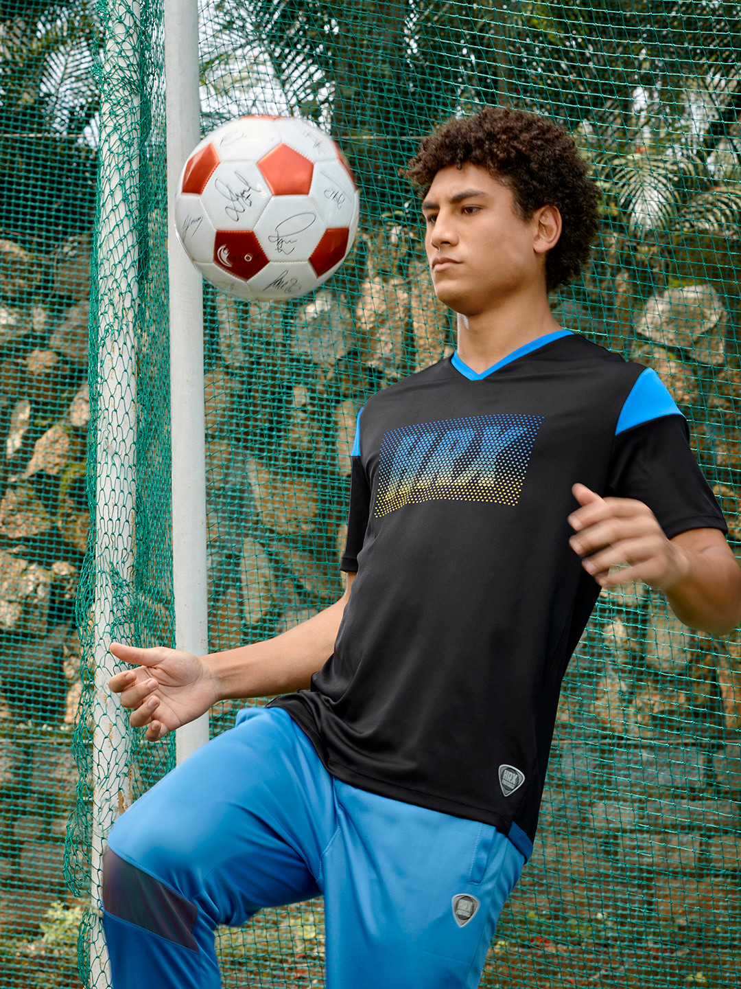 

HRX By Hrithik Roshan Men Black Rapid-Dry Brand Carrier Football Tshirts