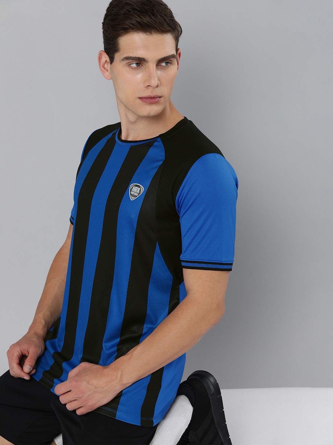 

HRX By Hrithik Roshan Football Men Jet Black & Strong Blue Rapid-Dry colourblock Tshirts