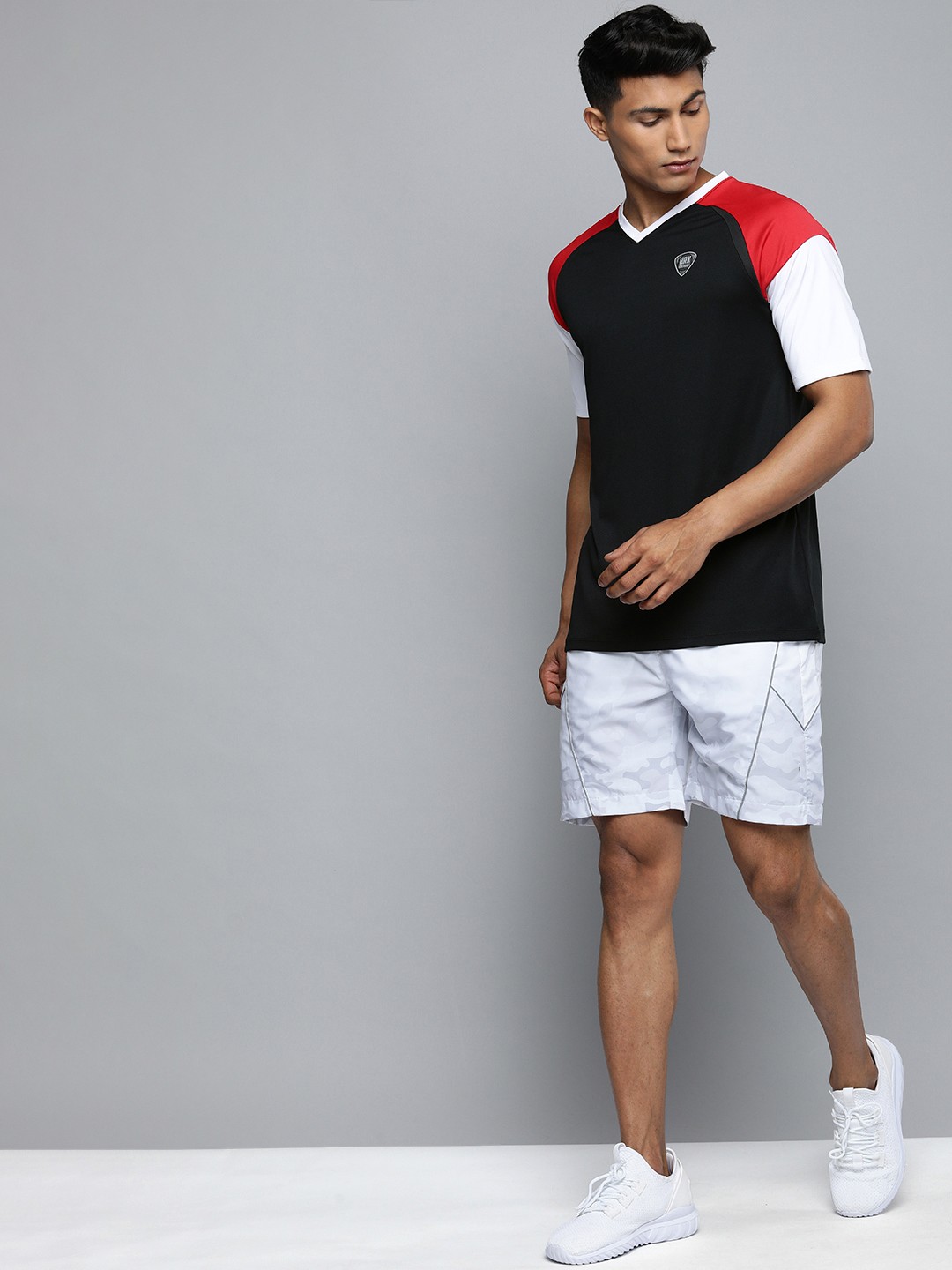 

HRX By Hrithik Roshan Football Men Light Rapid-Dry colourblock Tshirts, Black
