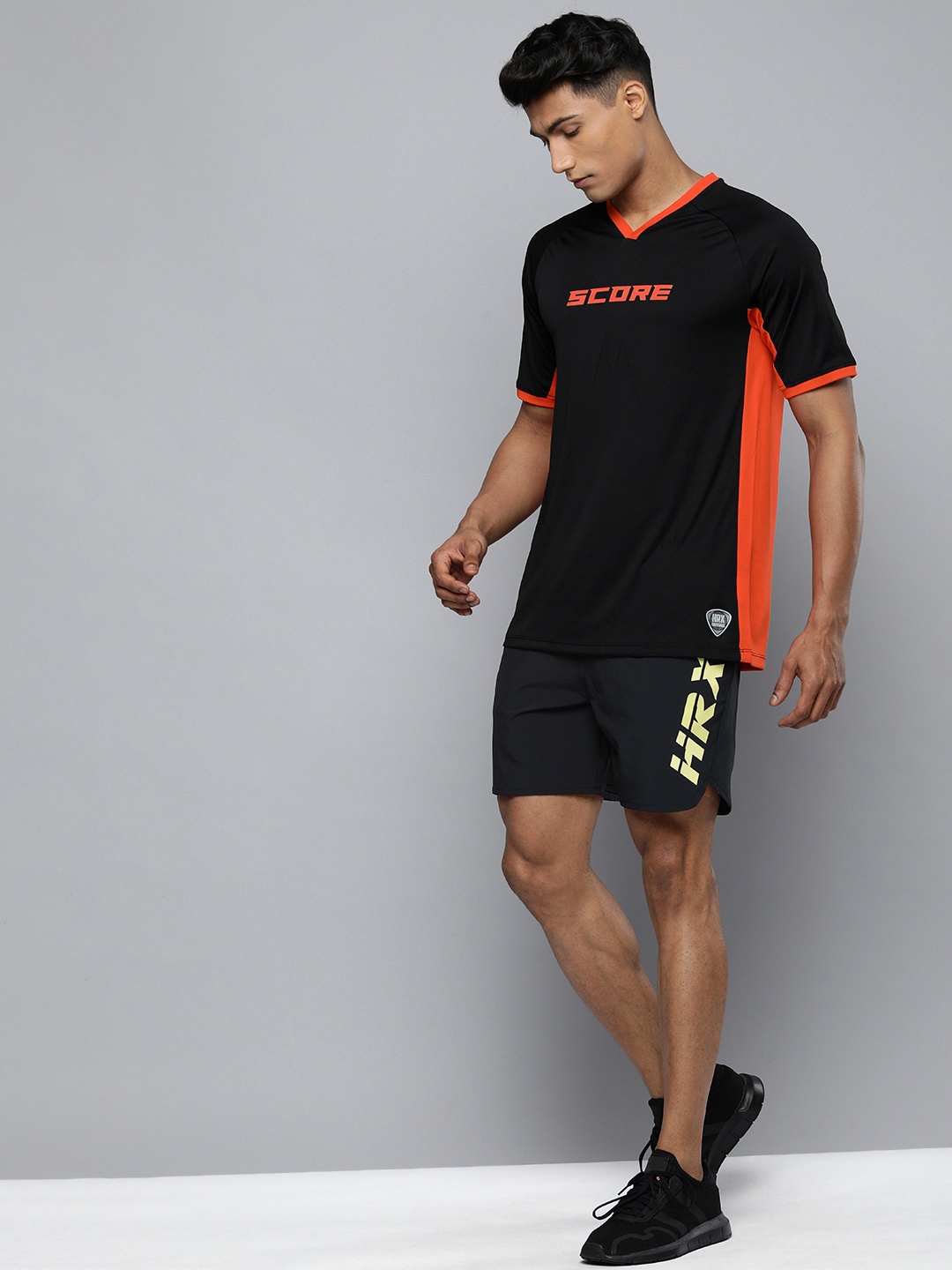 

HRX By Hrithik Roshan Football Men Light Rapid-Dry colourblock Tshirts, Black