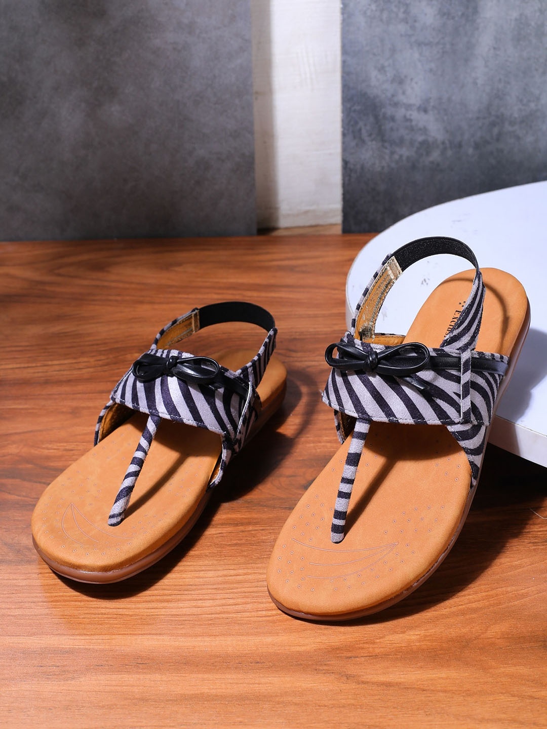 

LONDON STEPS Women Black Printed T-Strap Flats with Bows
