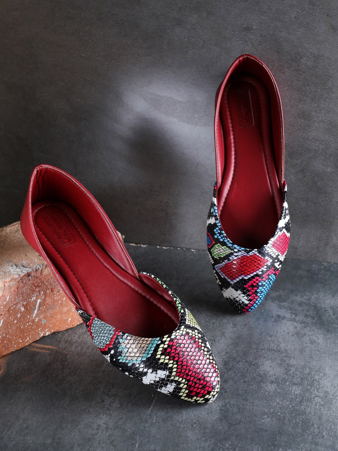 

LONDON STEPS Women Maroon Ballerinas Flats