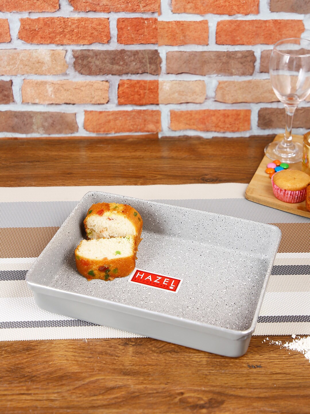 

HAZEL Grey Solid Aluminium Rectangular Non-Stick Bread Tray