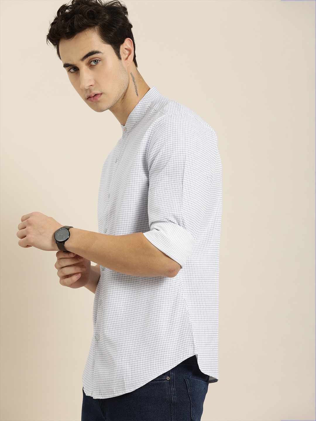 

INVICTUS Men White Slim Fit Self Checked Casual Shirt