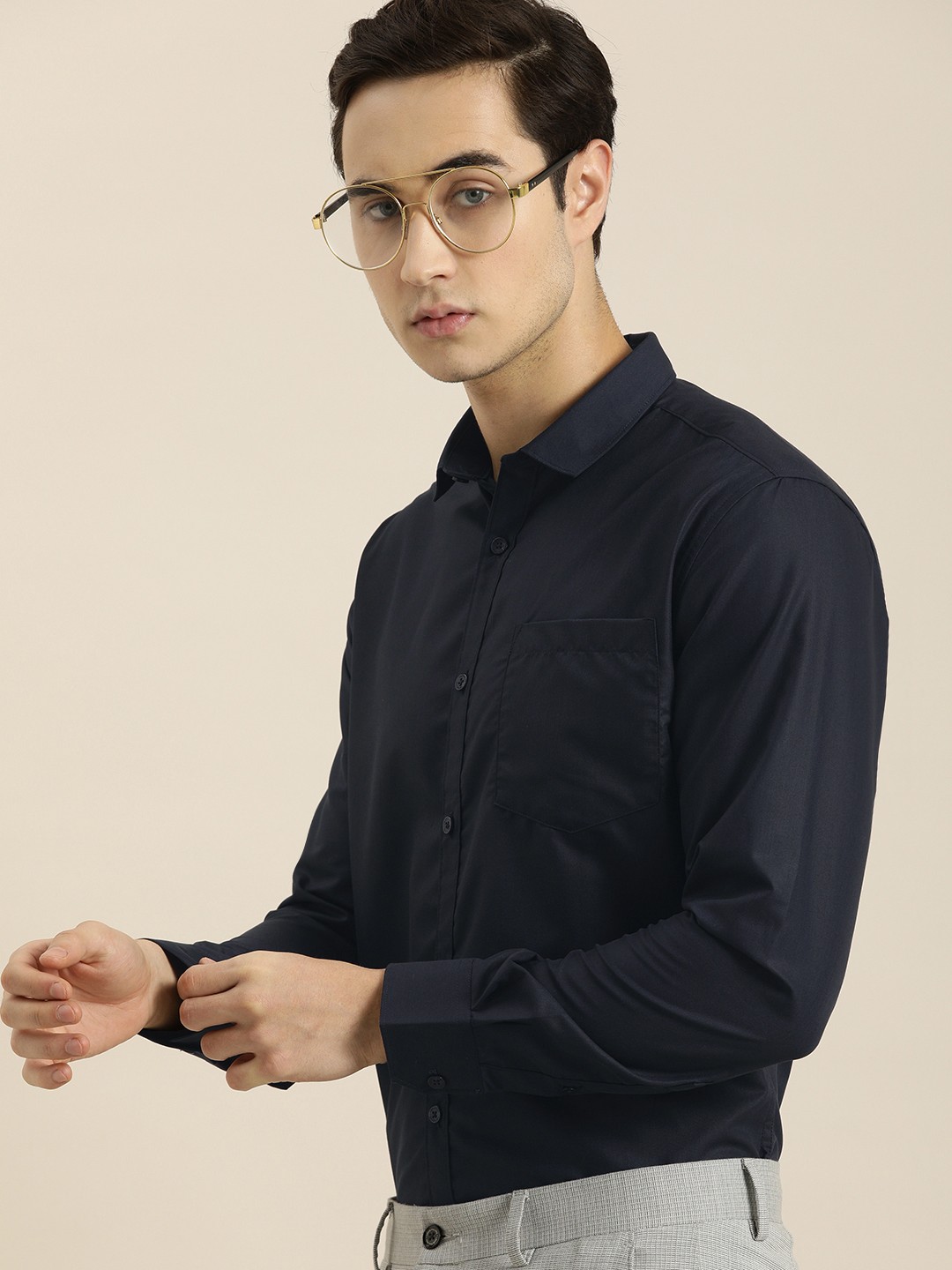 

INVICTUS Men Navy Blue Solid Slim Fit Smart Casual Shirt