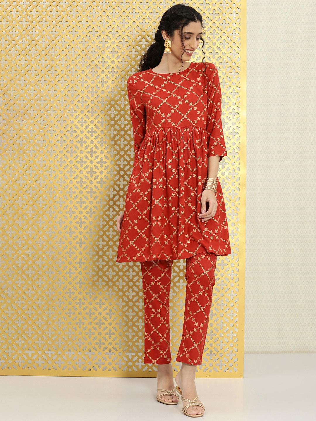 

Ode by House of Pataudi Women Red Printed Fit & flare Jashn Kurta with Trousers, Maroon