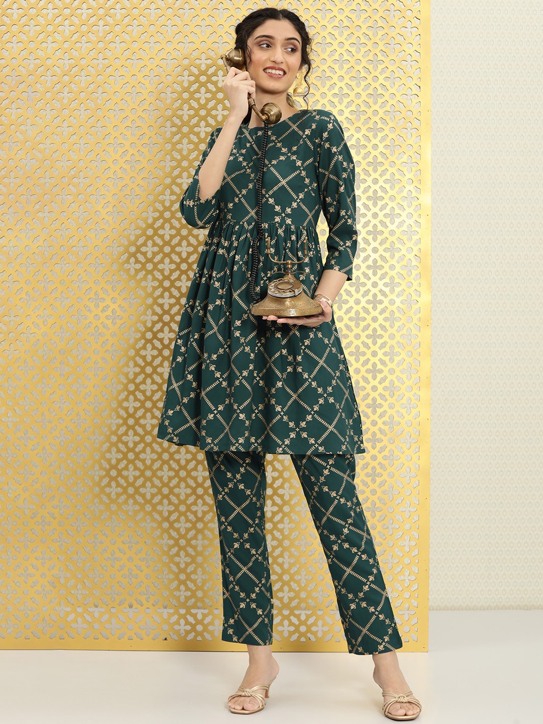 

Ode by House of Pataudi Women Green Printed Rozana Fit & flare Kurta with Trousers