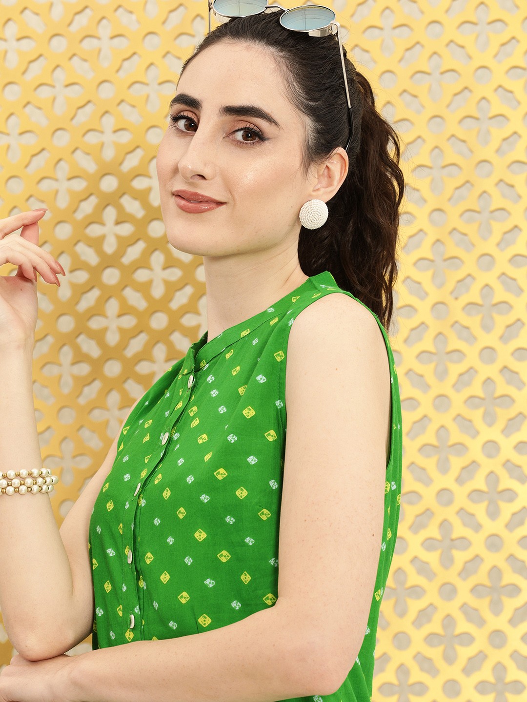 

Ode by House of Pataudi Women Green & Yellow Bandhani Printed Rozana Kurta