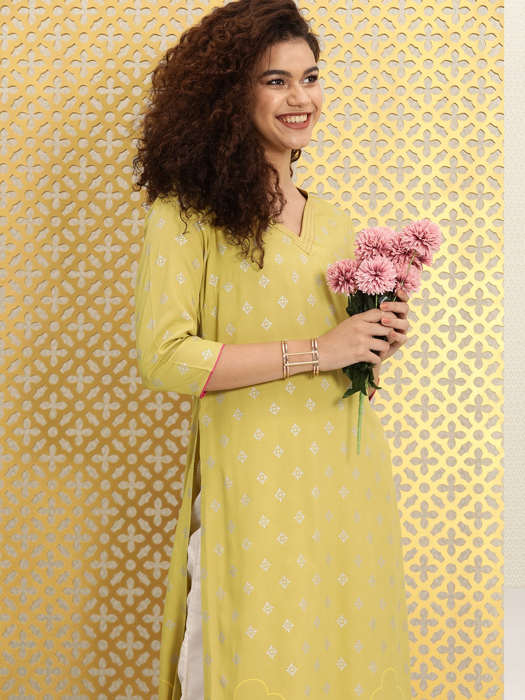 

Ode by House of Pataudi Women Yellow & White Ethnic Motifs Printed Kurta