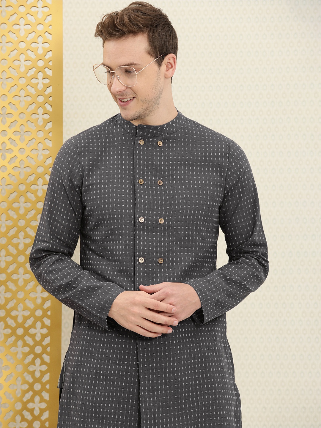 

House of Pataudi Men Grey Checked Button Embellished Mandarin Collared Straight Kurta