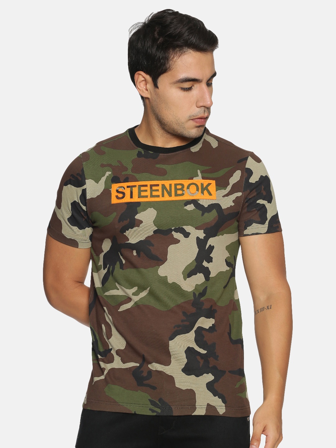 

Steenbok Men Olive Green Camouflage Printed Raw Edge T-shirt