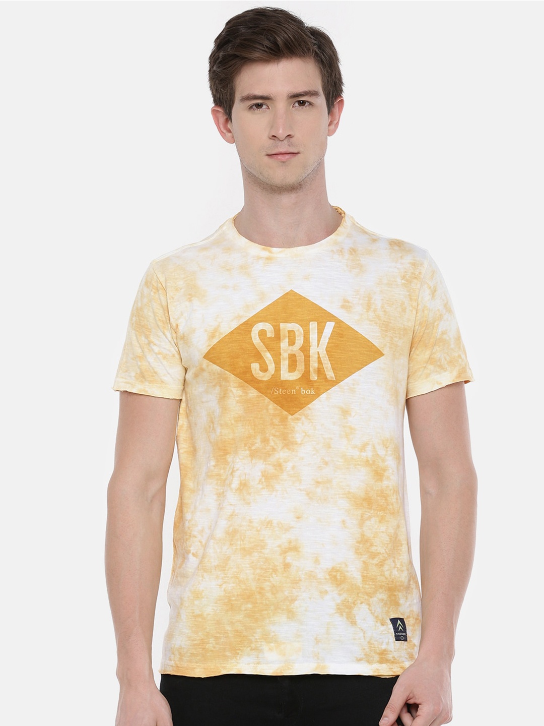 

Steenbok Men Yellow Floral Dyed Raw Edge Slim Fit T-shirt