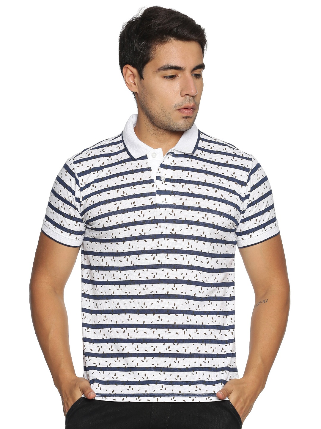 

Steenbok Men White Striped Polo Collar Pockets T-shirt