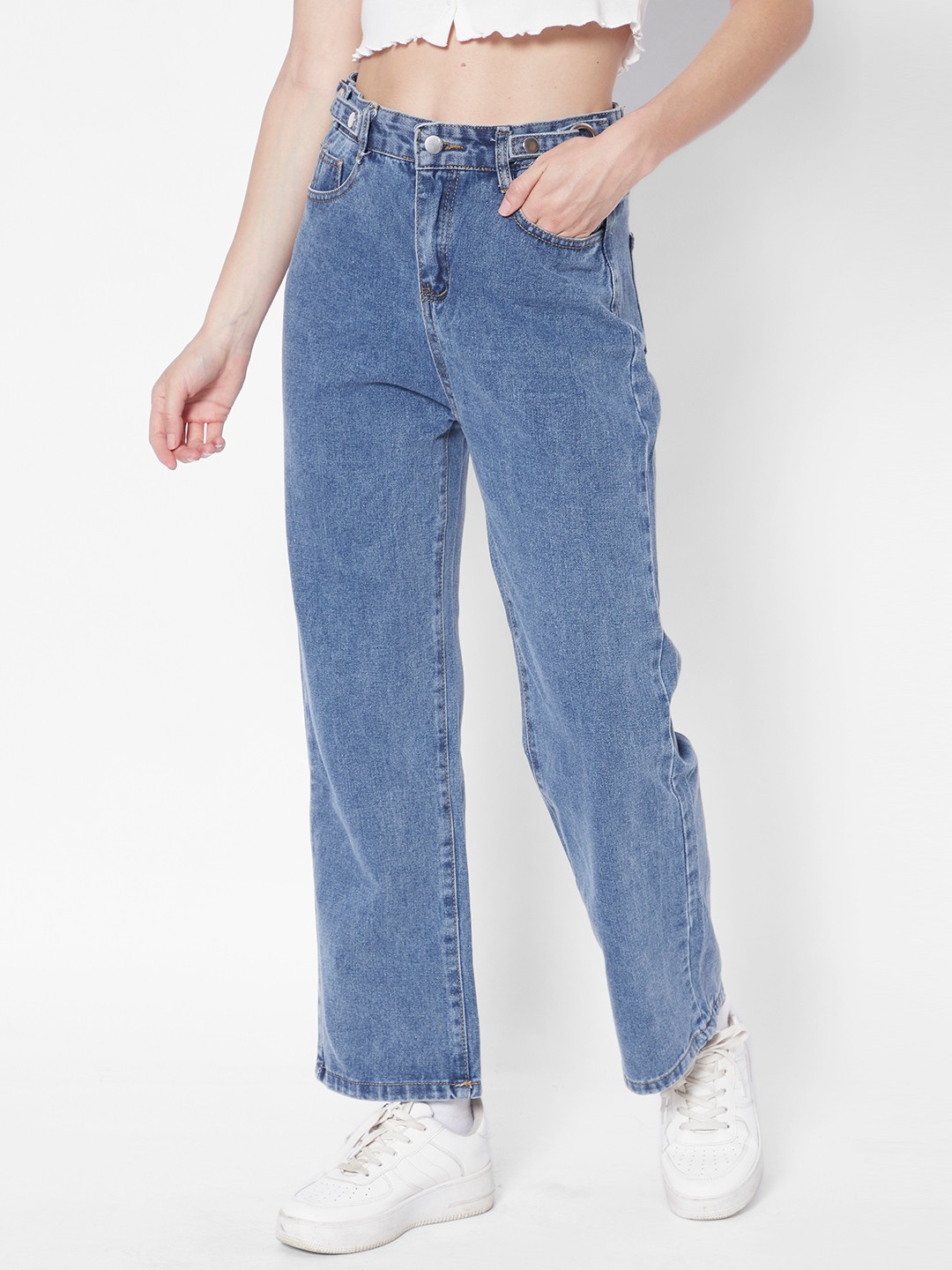 

URBANIC Women Blue Cotton Straight Fit Leg Fit Mid-Rise Clean Look Non-Stretchable Jeans