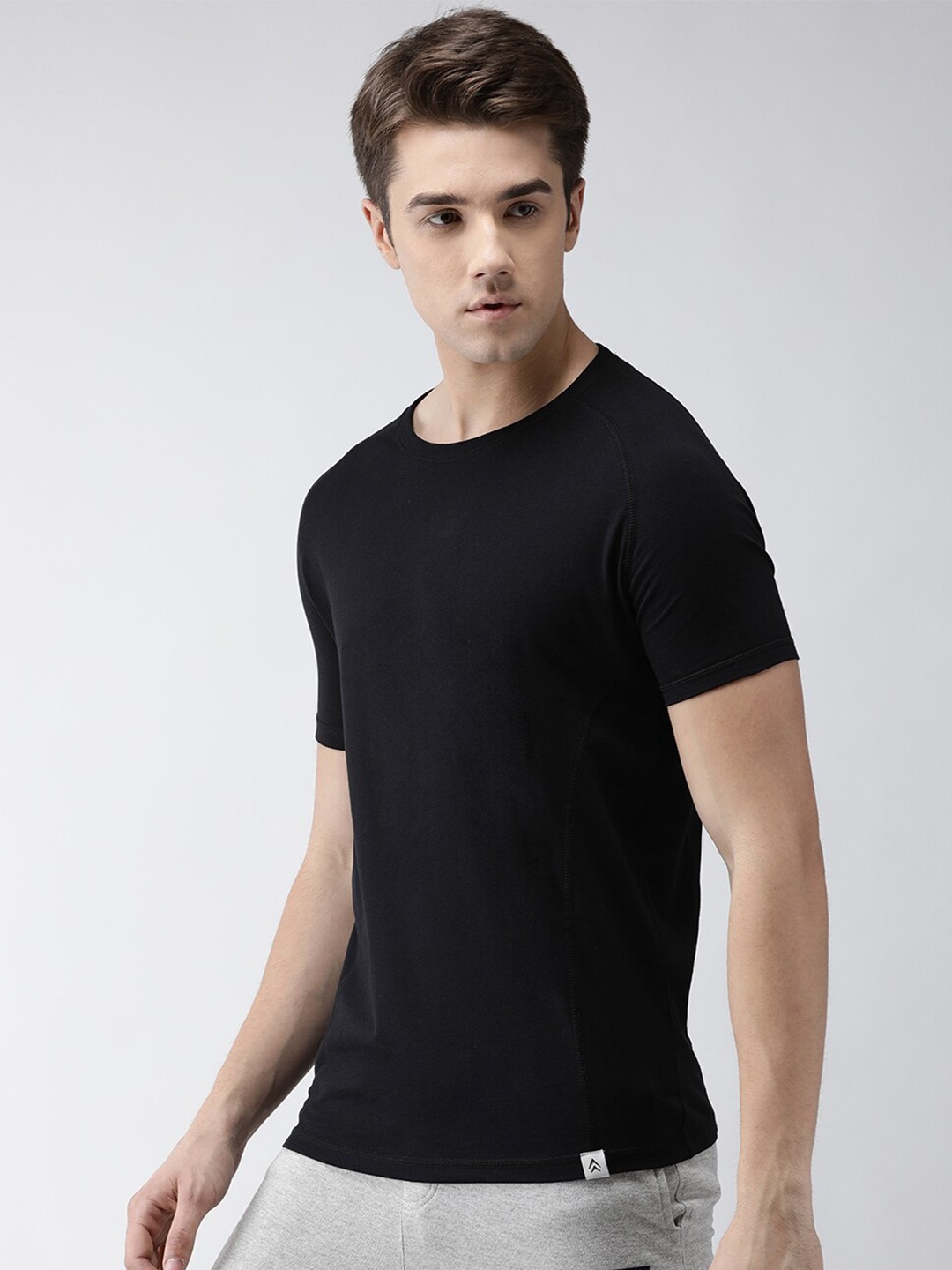 

Steenbok Men Black Pockets Slim Fit T-shirt