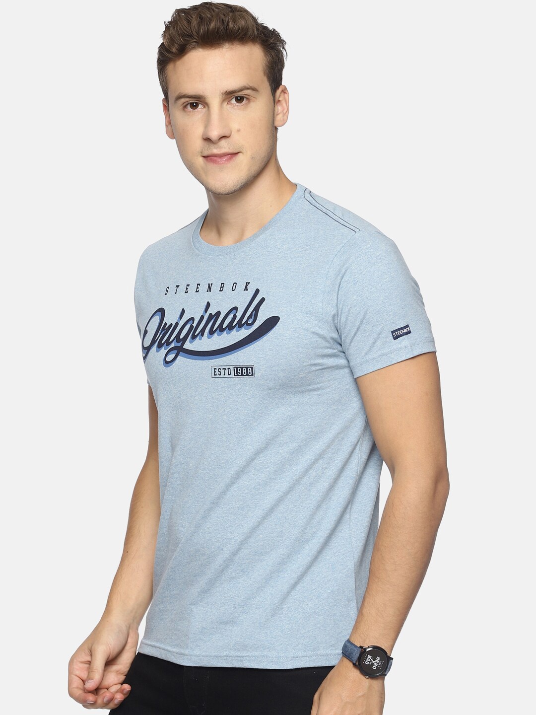 

Steenbok Men Blue Typography Printed Applique Slim Fit T-shirt
