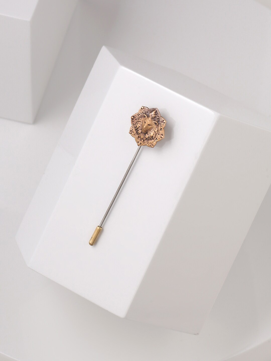 

COSA NOSTRAA Men Gold Emperor Lapel Pin, Metallic