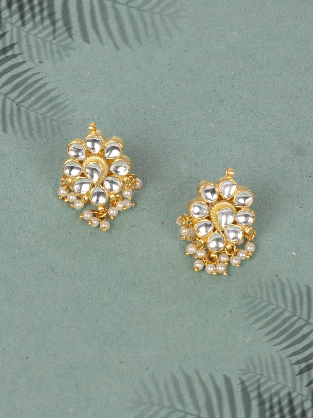 

AccessHer Gold-Plated Gold-Toned Contemporary Studs Earrings