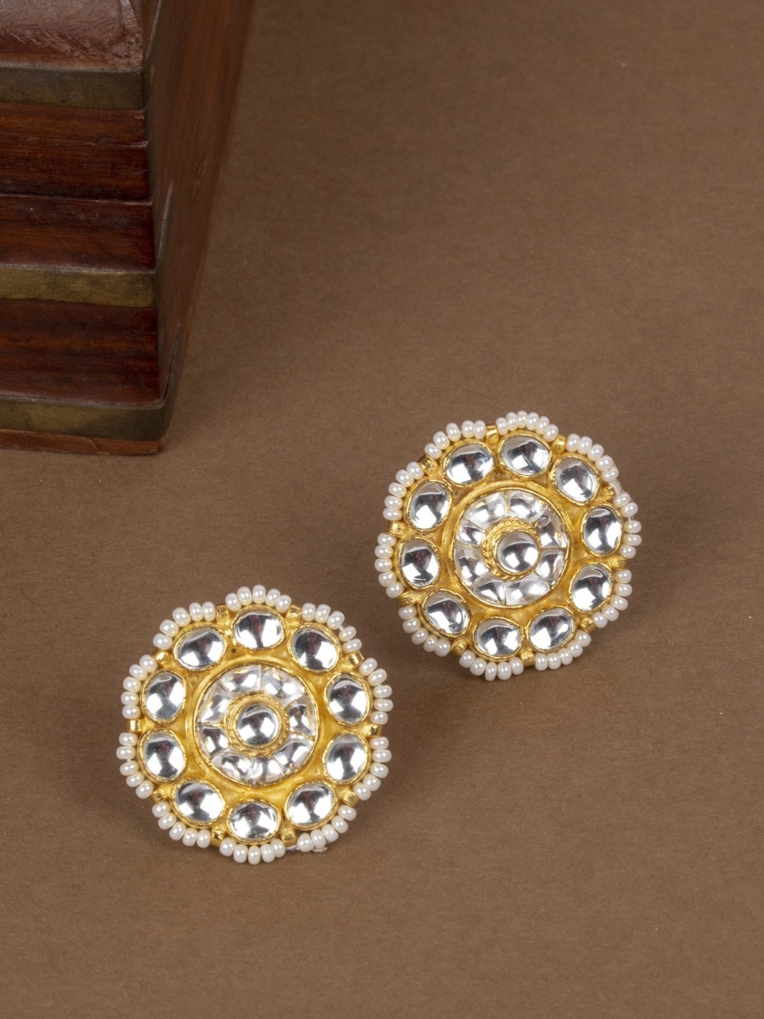 

AccessHer Gold-Plated Gold-Toned Contemporary Studs Earrings