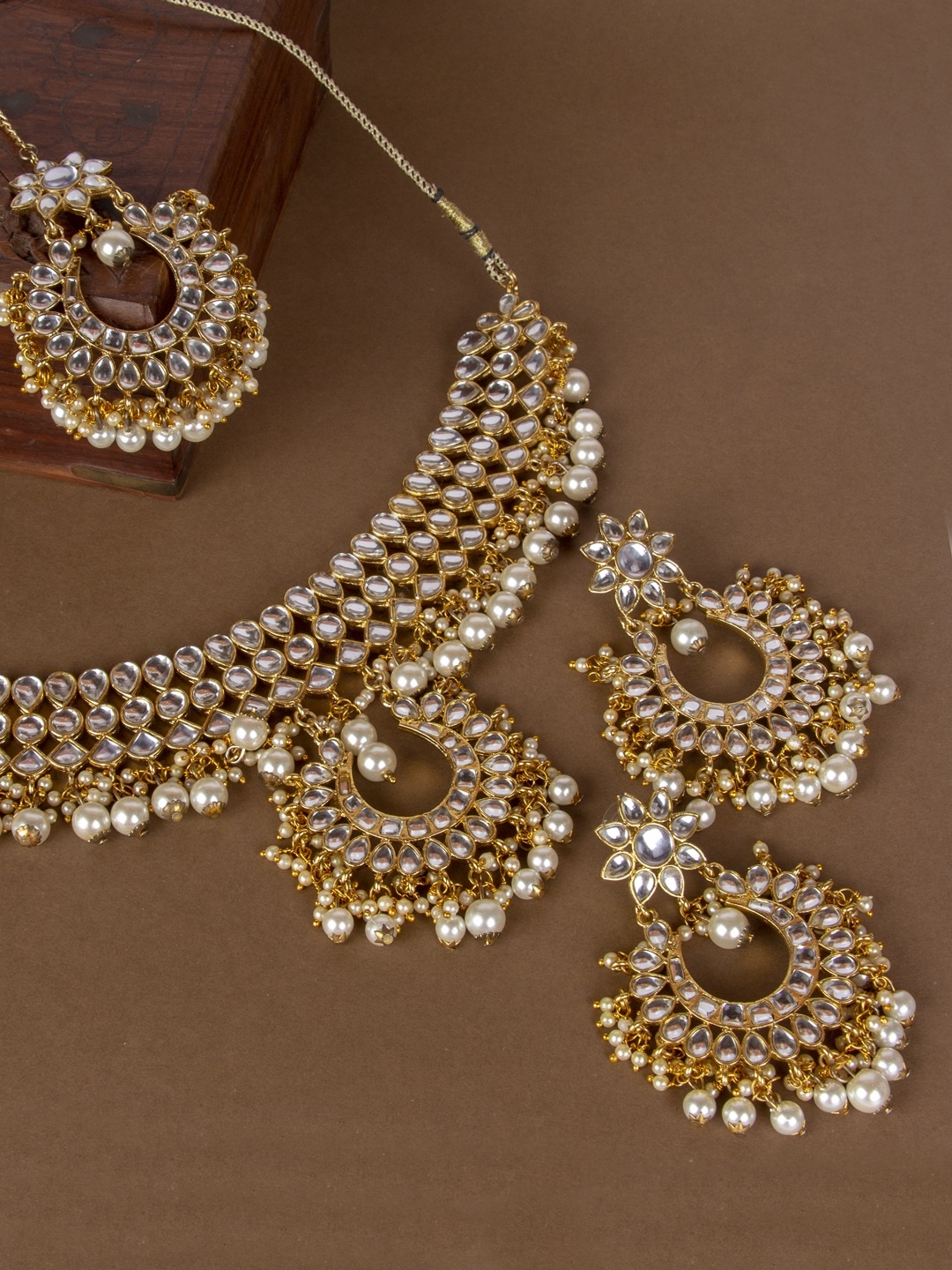 

AccessHer Gold-Toned White Kundan-Studded Jewellery Set