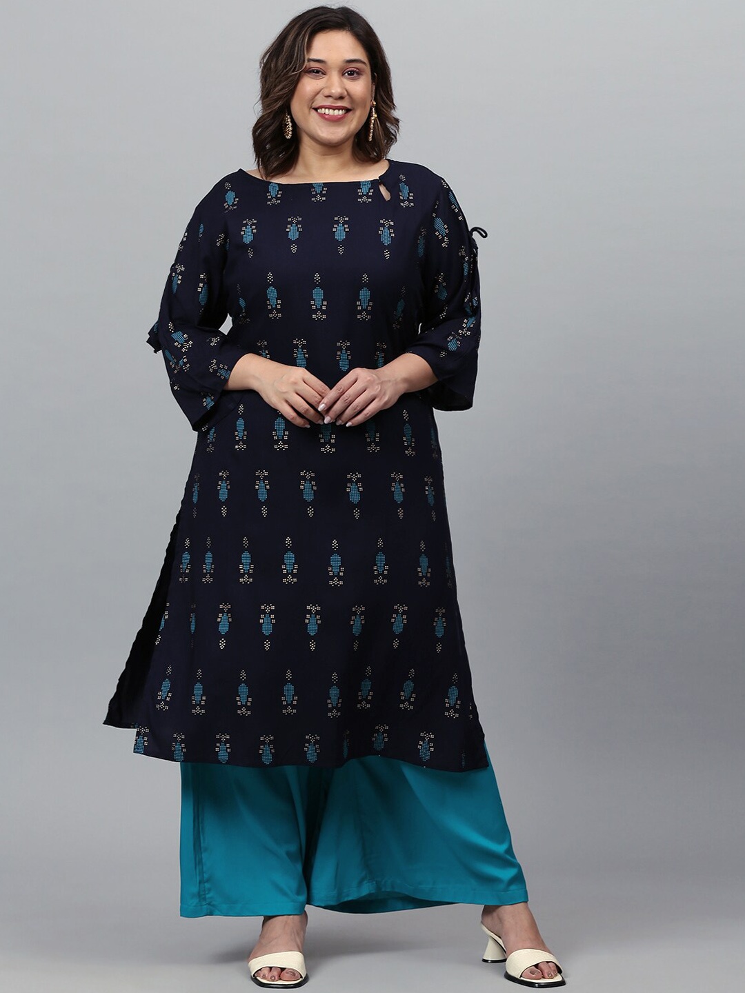 

Instafab Plus Women Navy Blue Embroidered Regular Kurta Set