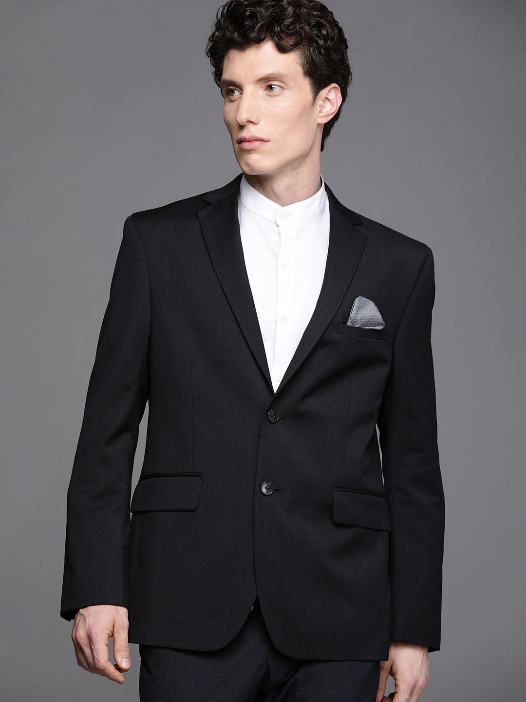 

Theme Men Black Solid Regular Fit Single Breasted Formal Blazers