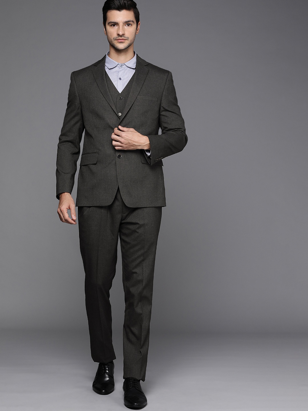 

Theme Men Charcoal Solid Regular Fit 3 Piece Suit