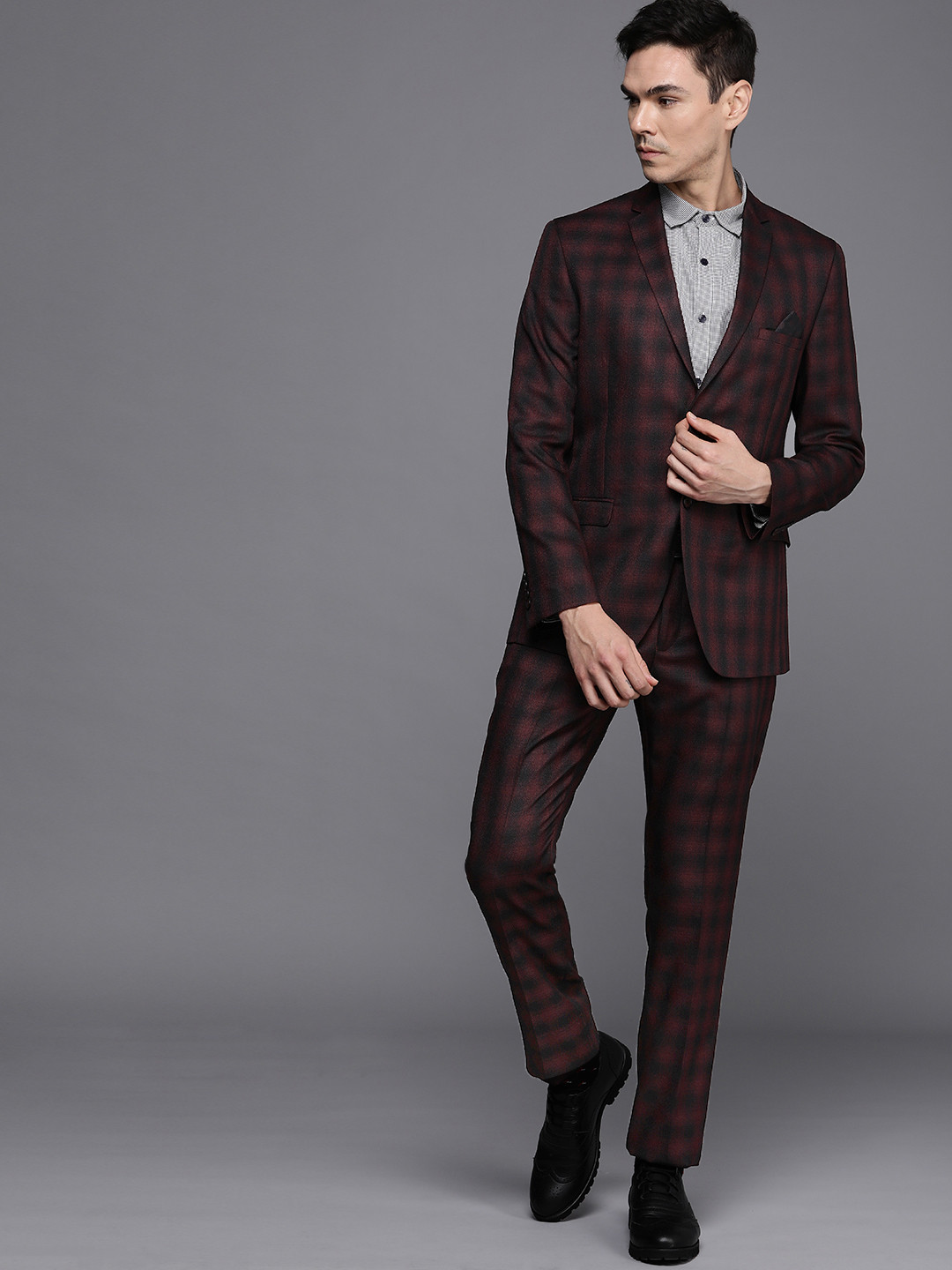 

Theme Men Burgundy Checked Slim Fit 2 Piece Suit