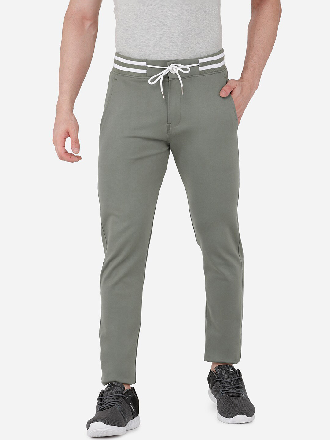 

beevee Men Green Solid Cotton Track Pants