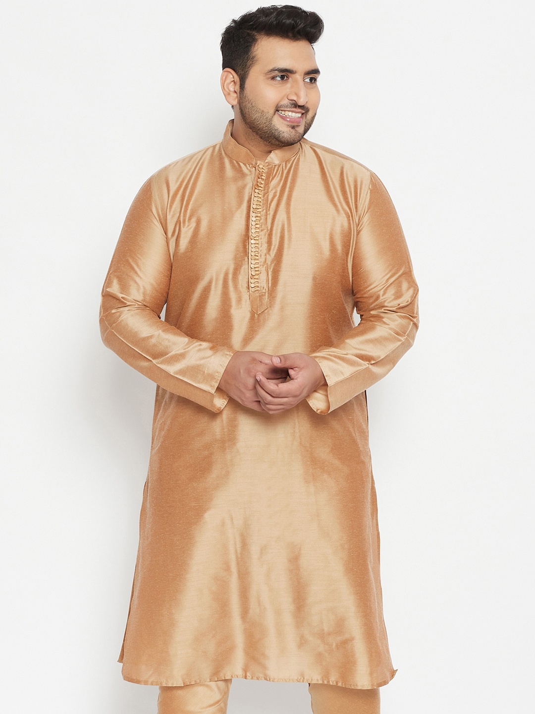 

VASTRAMAY PLUS Men Gold-Toned Solid Mandarin Collar Kurta