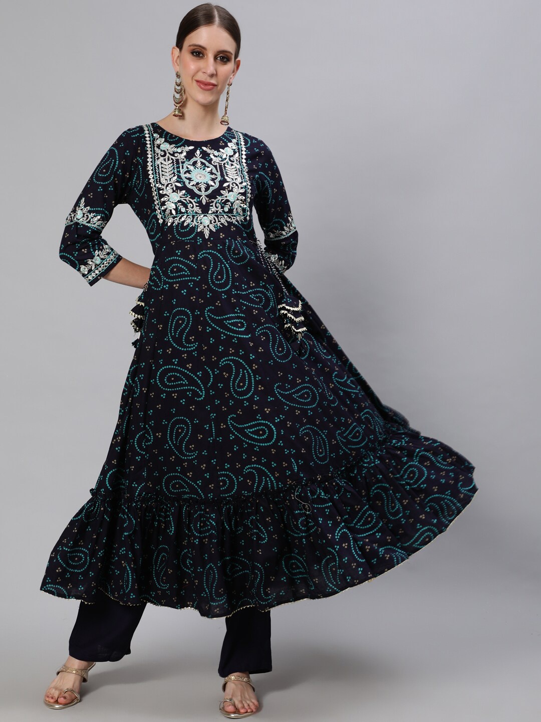 

Ishin Women Navy Blue & Silver-Toned Paisley Printed Zari Anarkali Kurta