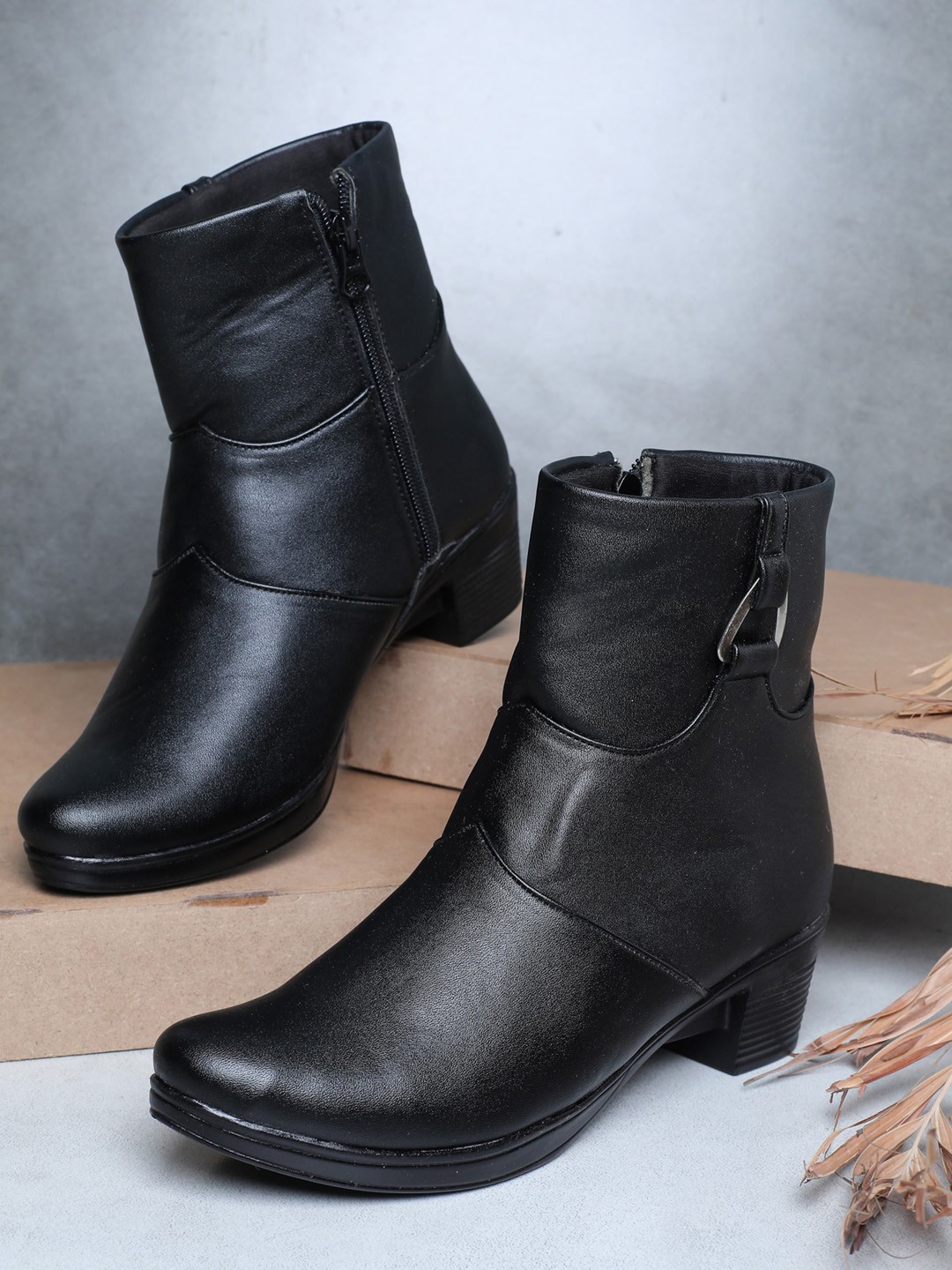 

LONDON STEPS Woman Black Block Heeled Boots with Tassels