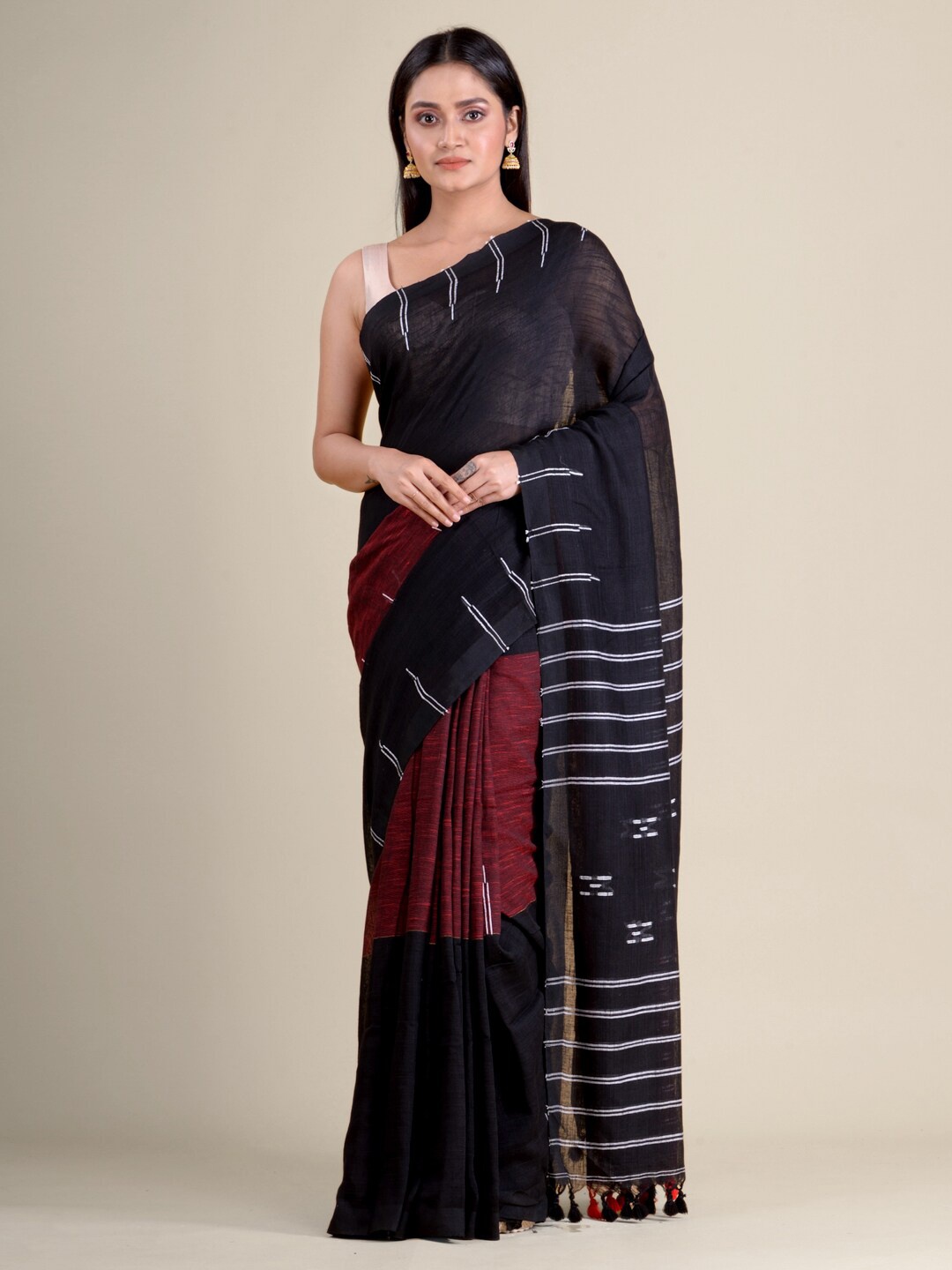 

Mitera Black & Maroon Woven Design Pure Cotton Handloom Saree