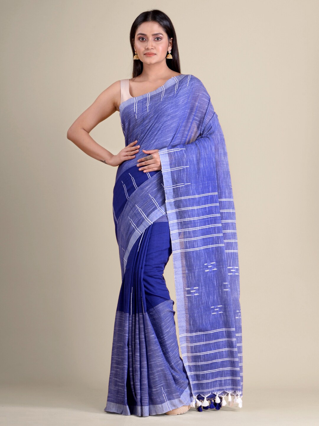 

Mitera Blue & White Woven Design Pure Cotton Handloom Saree
