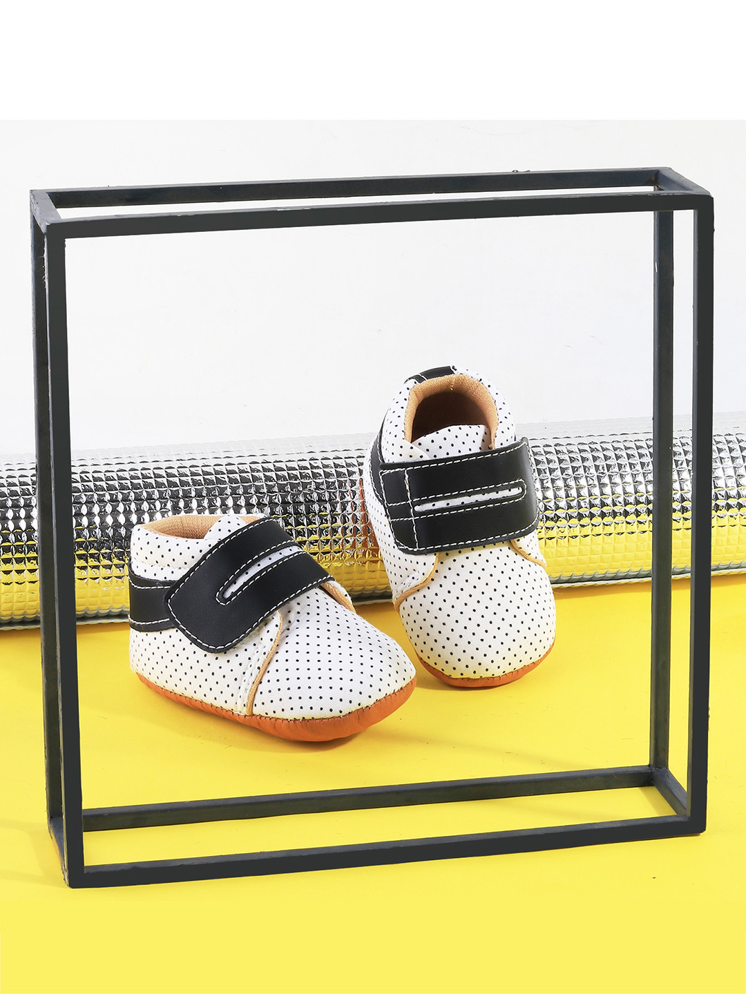 

Jazzy Juniors Infant Boys White & Black Polka Dot Printed Booties