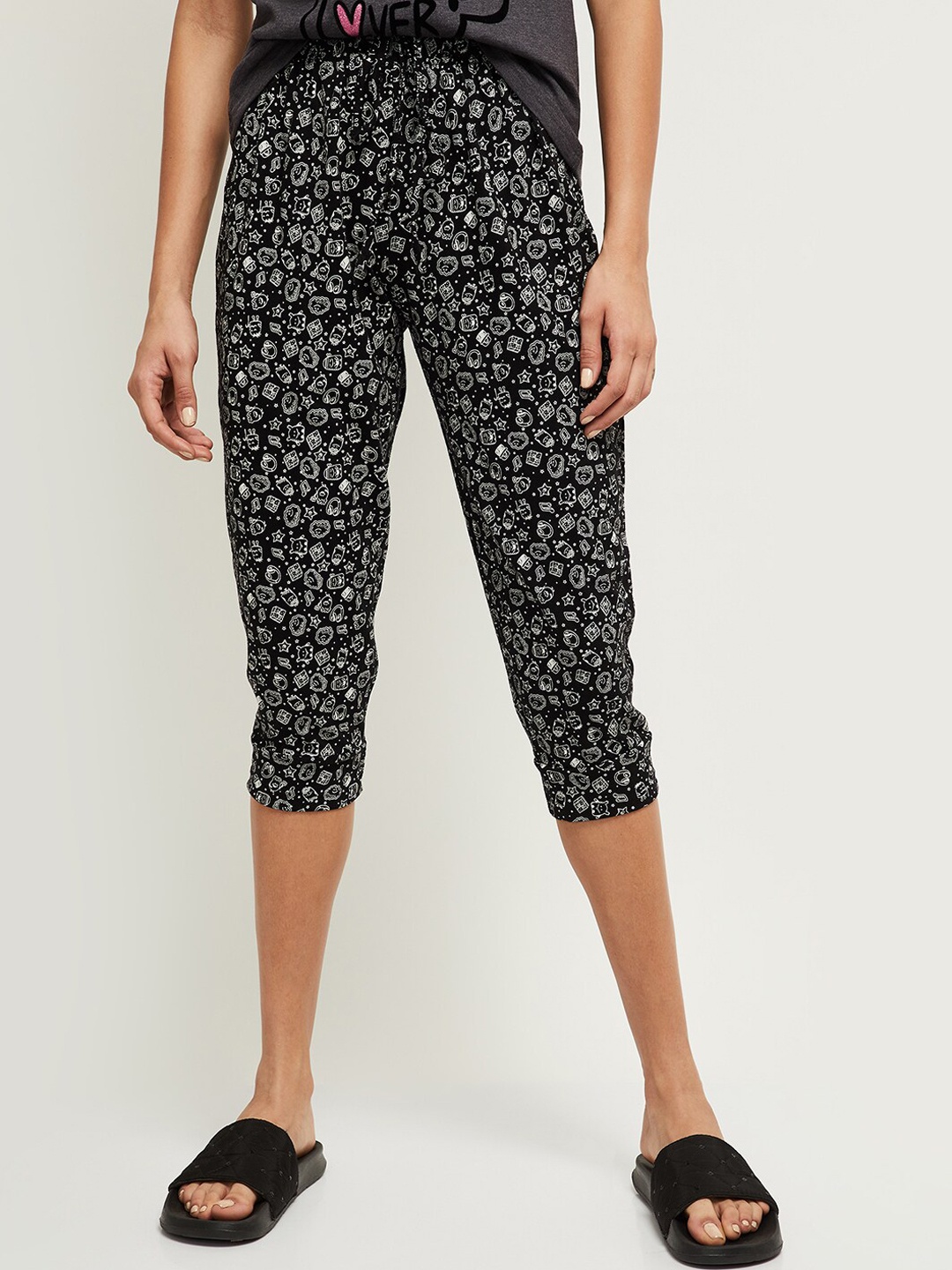 

max Women Black & White Printed Lounge Capris