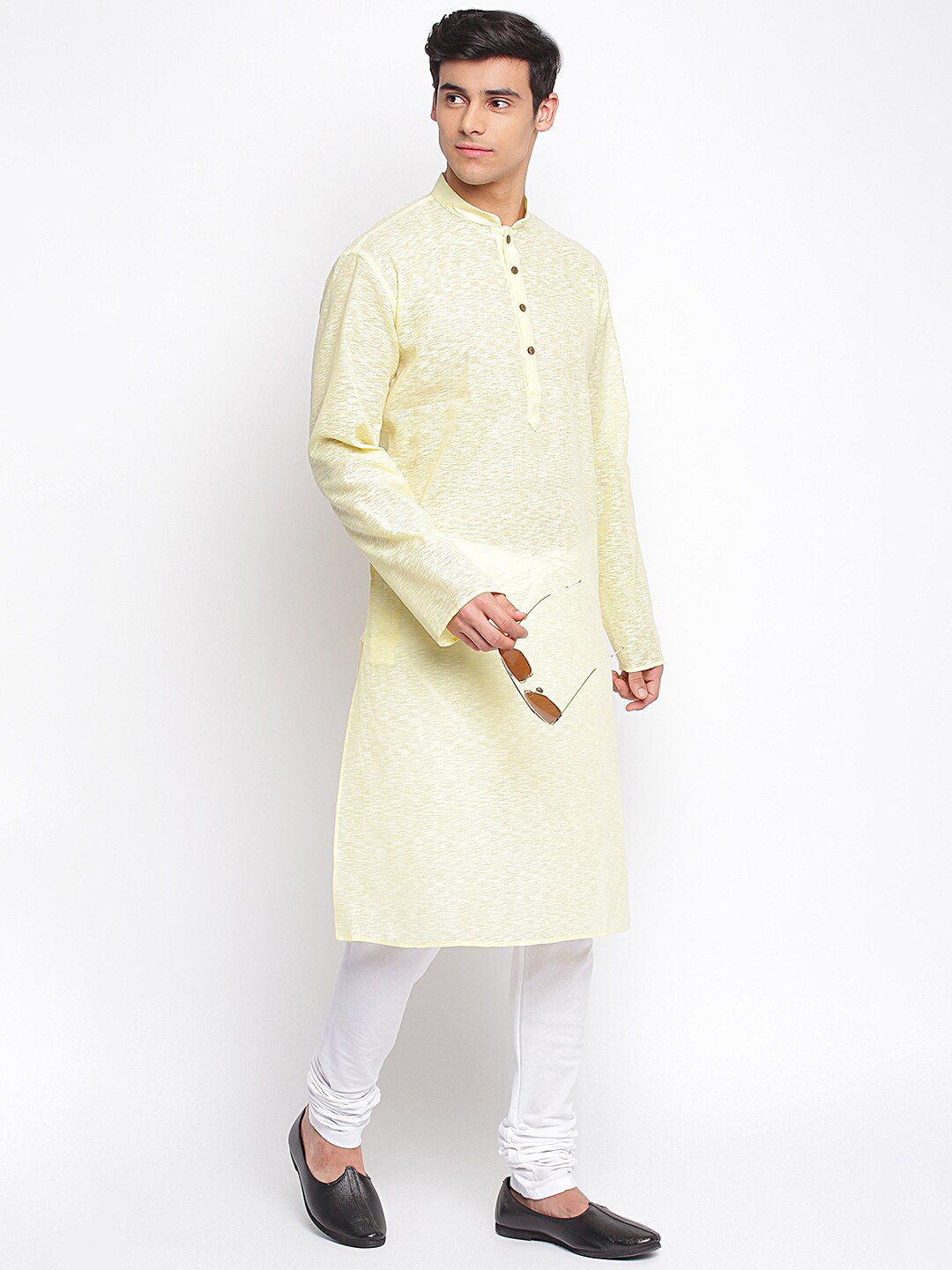 

Sanwara Men Yellow Floral Thread Work Kurta