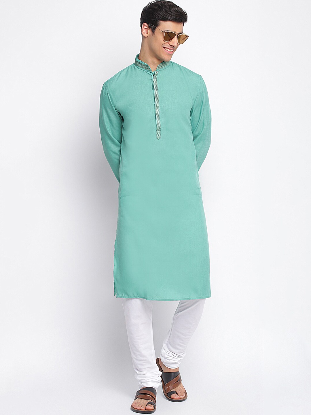 

Sanwara Men Green Solid Cotton Mandarin Collar Kurta