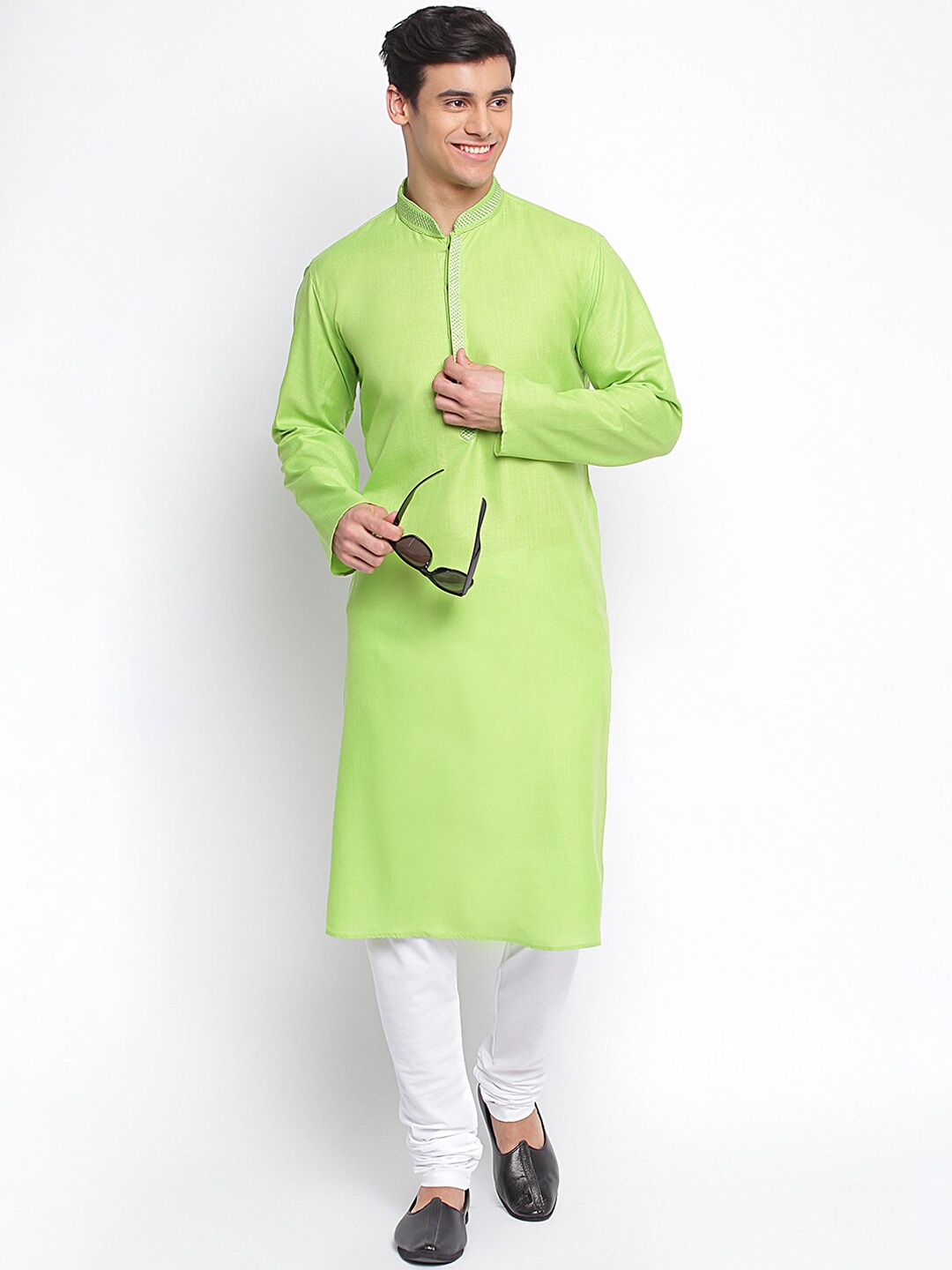 

Sanwara Men Green Thread Work Kurta