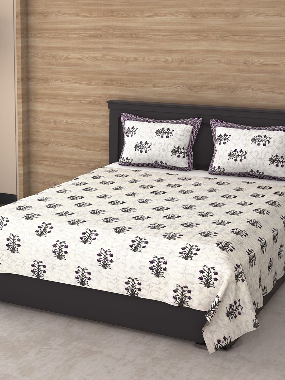 

Varde White & Black Floral 144 TC King Bedsheet with 2 Pillow Covers