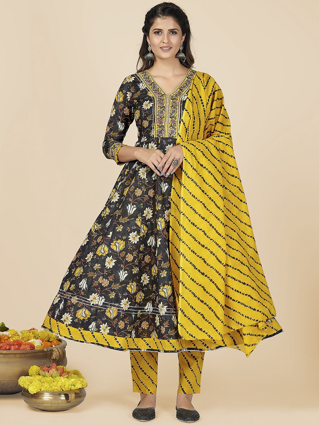 

Vbuyz Women Black & Yellow Floral Printed Kurta with Trousers & Dupatta