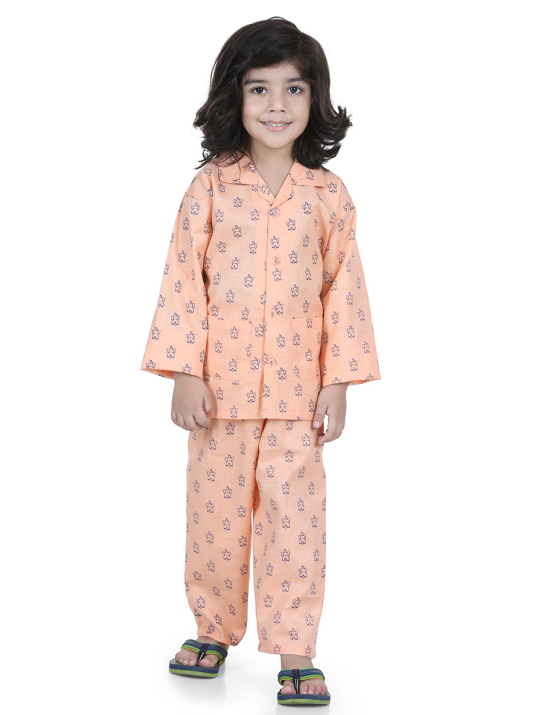 

Aj DEZInES Boys Peach-Coloured & Blue Printed Night suit