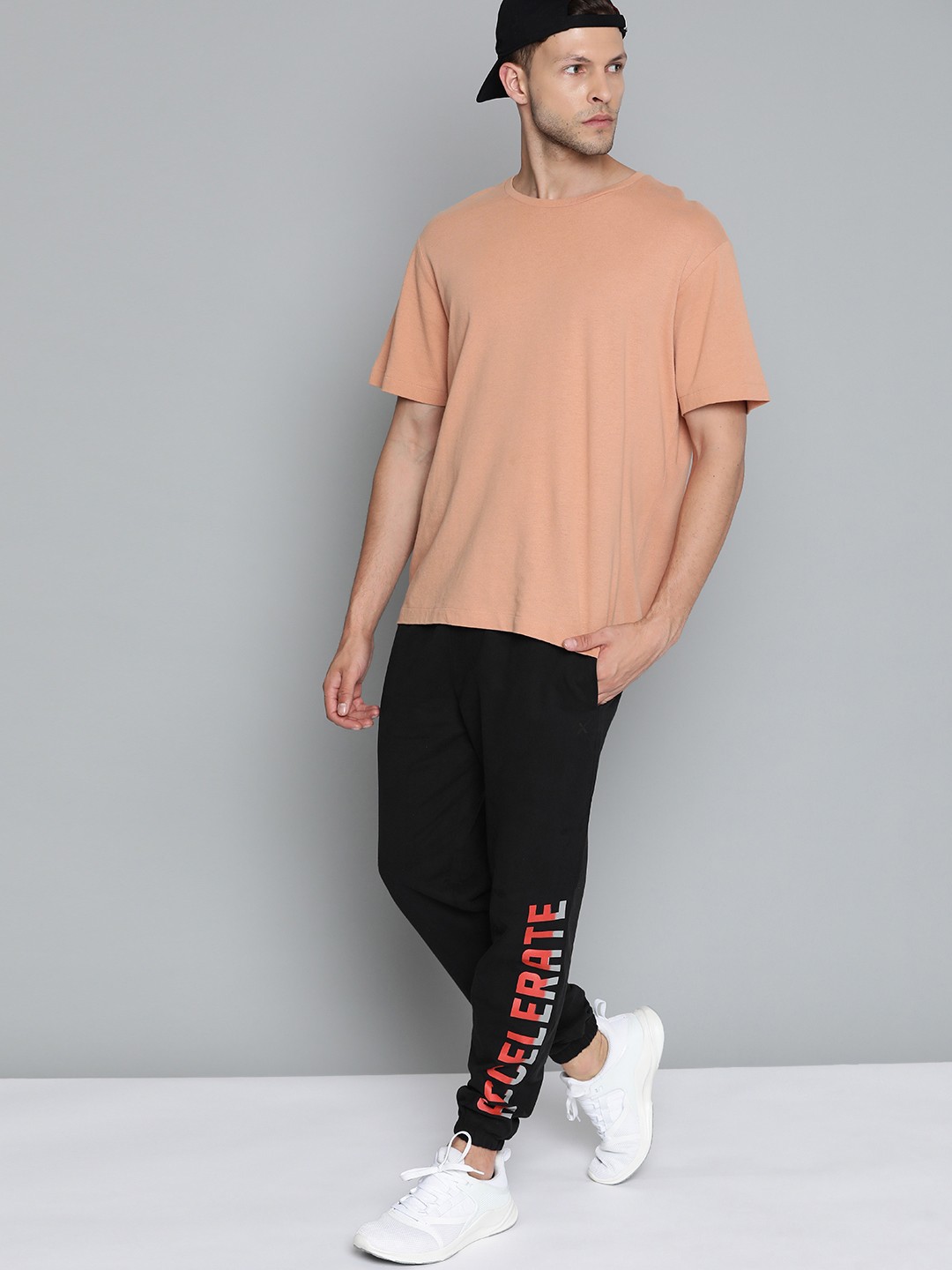 

HRX By Hrithik Roshan Lifestyle Men Jet Black Pure Cotton Bio-Wash Typography Track Pants