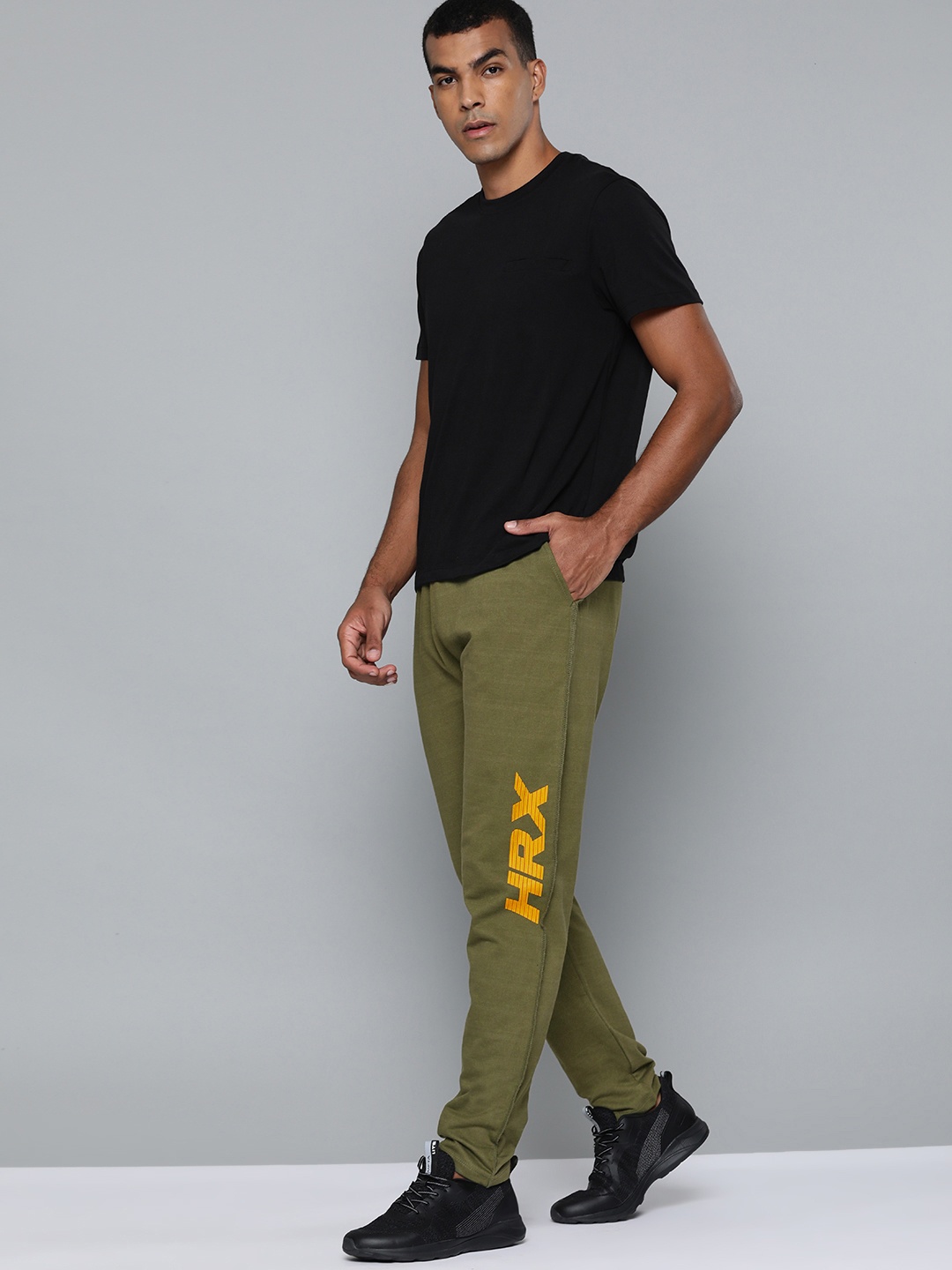 

HRX By Hrithik Roshan Lifestyle Men Winter Moss Bio-Wash Brand Carrier Track Pant, Olive